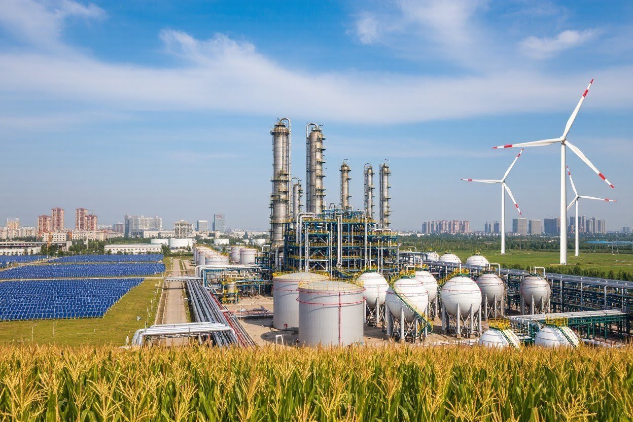 Middle Eastern Markets: Oil Diversification and Sovereign Wealth Fund Strategies